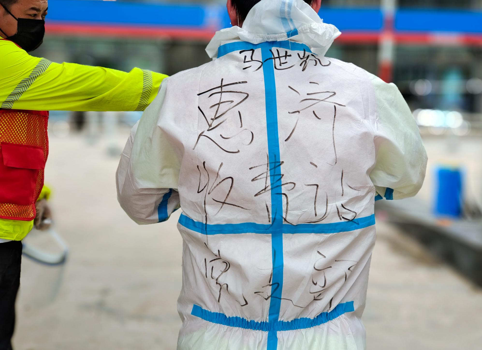 党旗在疫情防控一线高高飘扬视频,党旗在疫情防控一线高高飘扬