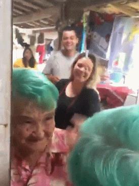 这两位大哥真牛，不知这树还能让他们爽多久