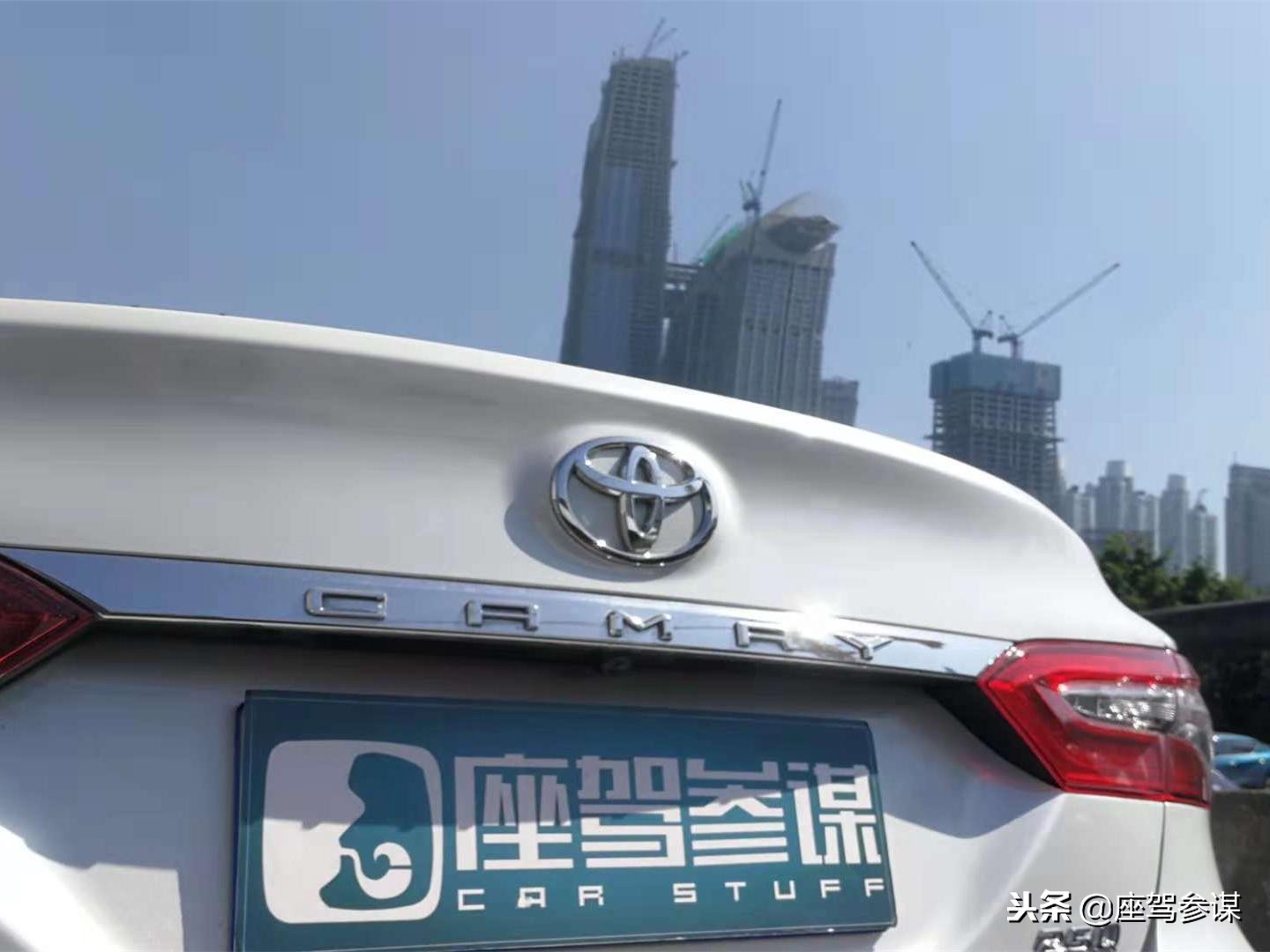 丰田凯美瑞2.5l豪华版测评,丰田凯美瑞2024款2.0精英版试驾