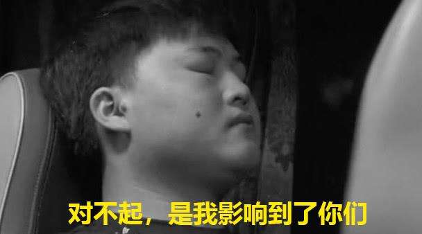 某网友购买RNG八强战绩短袖遭调侃：兄弟保重，注意安全！