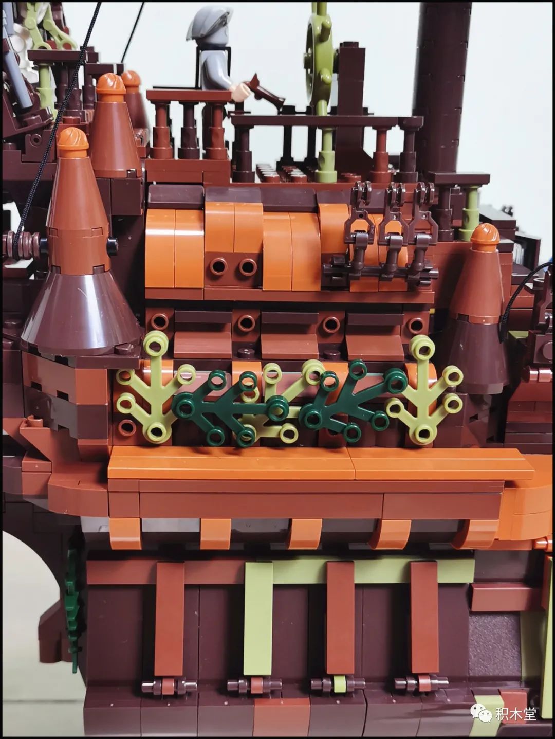 飞翔的荷兰人号为什么能潜水 (鬼船和飞翔的荷兰人号哪个更牛)