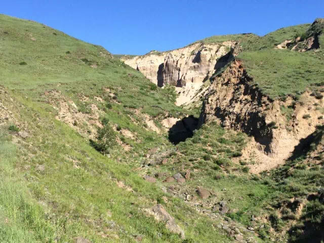 地上捡橄榄石，山上挖“战国红”，走，这个国庆到河北寻宝去