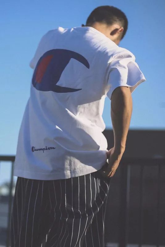 每个人都有冠军梦,冠军champion短袖全是logo