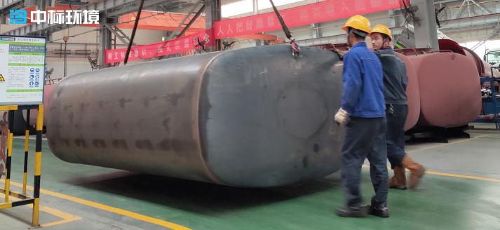 洒水车的罐体出水孔在哪,洒水车的罐体是用什么材质