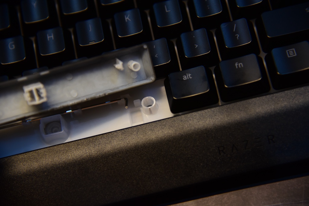 razer雷蛇萨诺狼蛛v2幻彩背光,游戏膜测评安卓