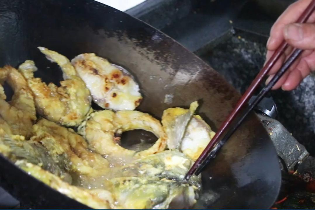 草鱼做汤好吃的做法,草鱼怎么做汤浓肉鲜