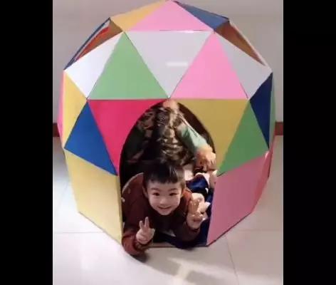 爸爸带娃搞笑名场面看一遍笑一遍,高龄宝爸用背带带娃的搞笑视频