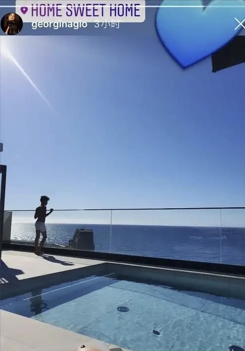 梅西和c罗在球场对抗,梅西自我隔离