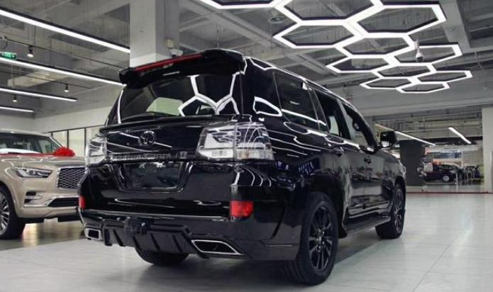 兰德酷路泽出“黑豹”！近5.2m外观凶狠，扭矩529N.m，越野稳如牛