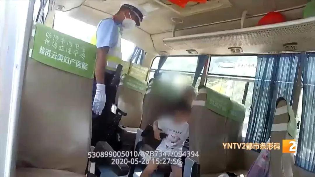 老人突然倒地抽搐路过护士急救,老人突然抽搐失去意识后又恢复