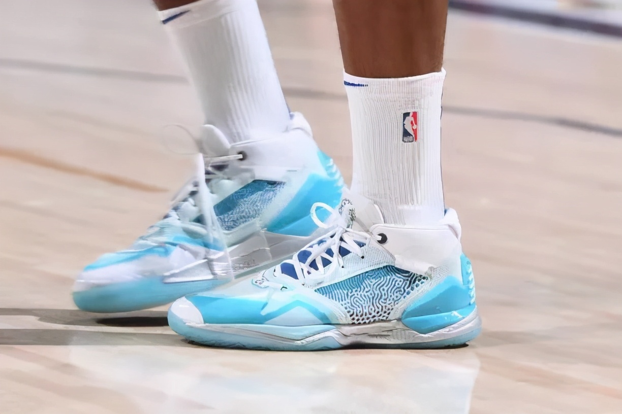 詹姆斯上脚安踏,nba球星上脚的安踏