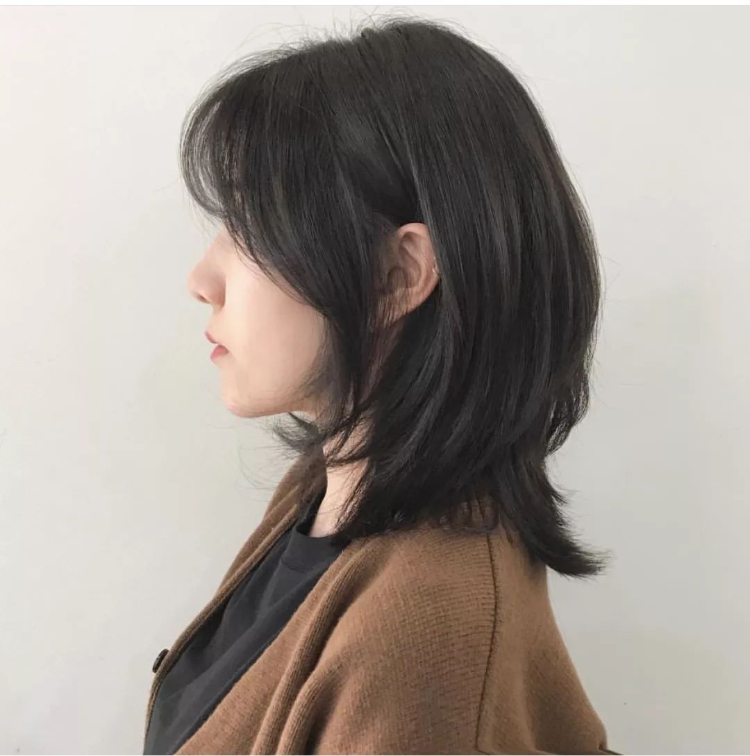 燕尾个性有型的短发,女士短发燕尾造型色彩搭配