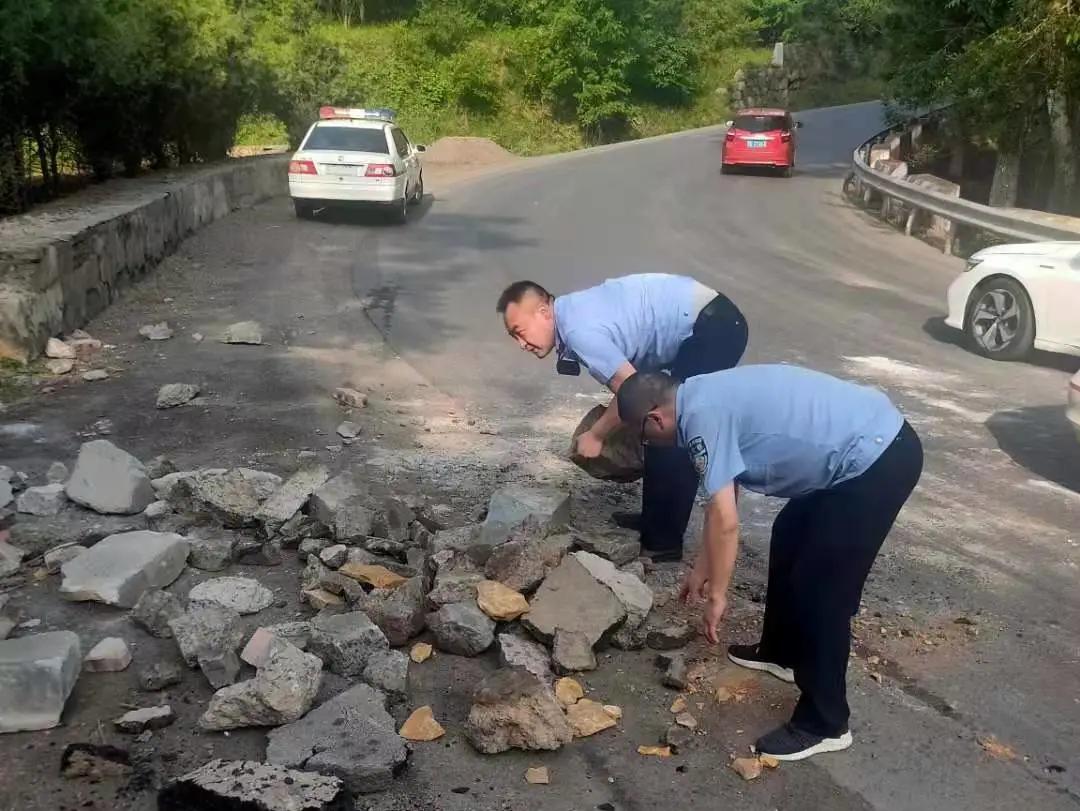 老人丢失现金报警遇捡拾者,老人遗失万元现金后续