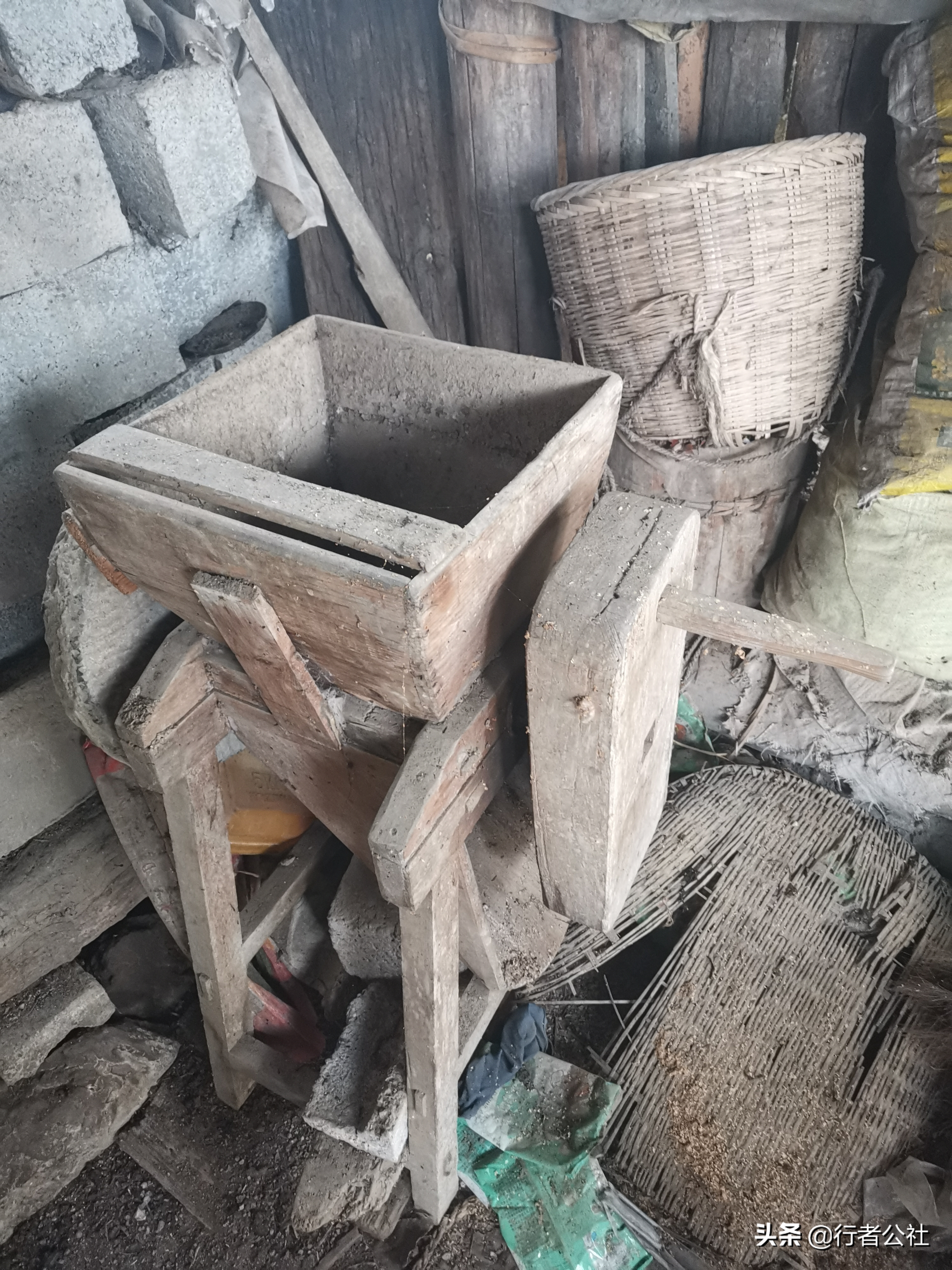 雨后青山云雾缭绕温度宜人,雨后青山云雾缭绕