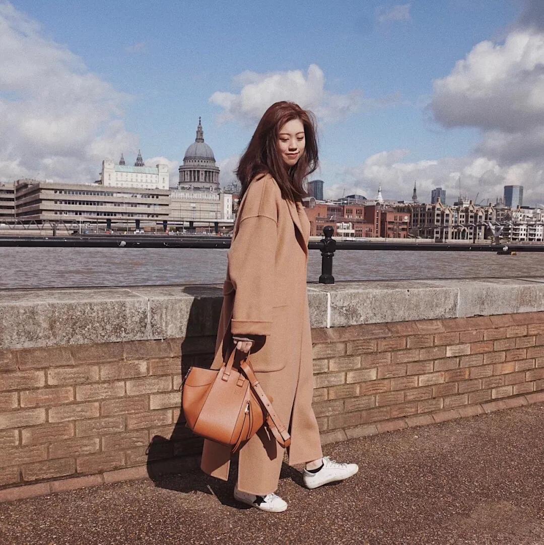 秋冬都适用的包包推荐,包包秋冬适合咖啡色还是卡其色