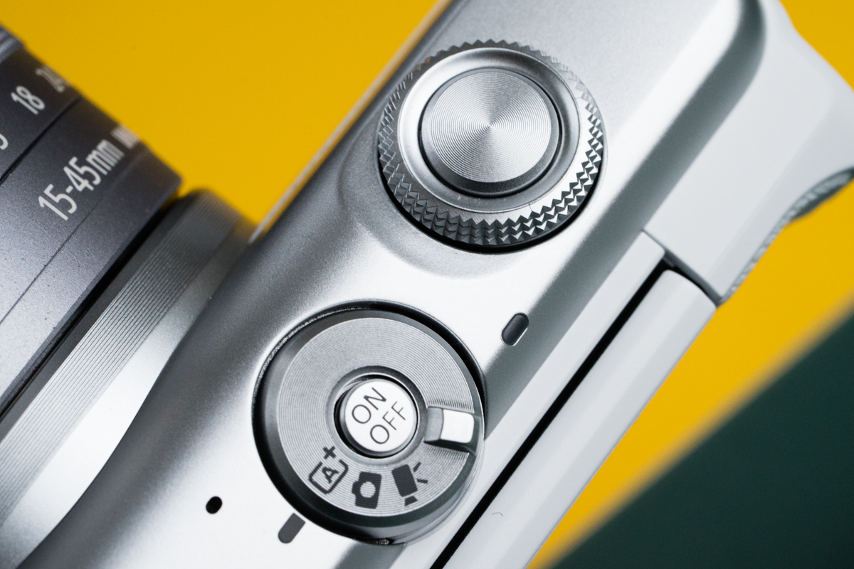 佳能eosm2值得买吗,佳能发布eosm200入门级无反相机