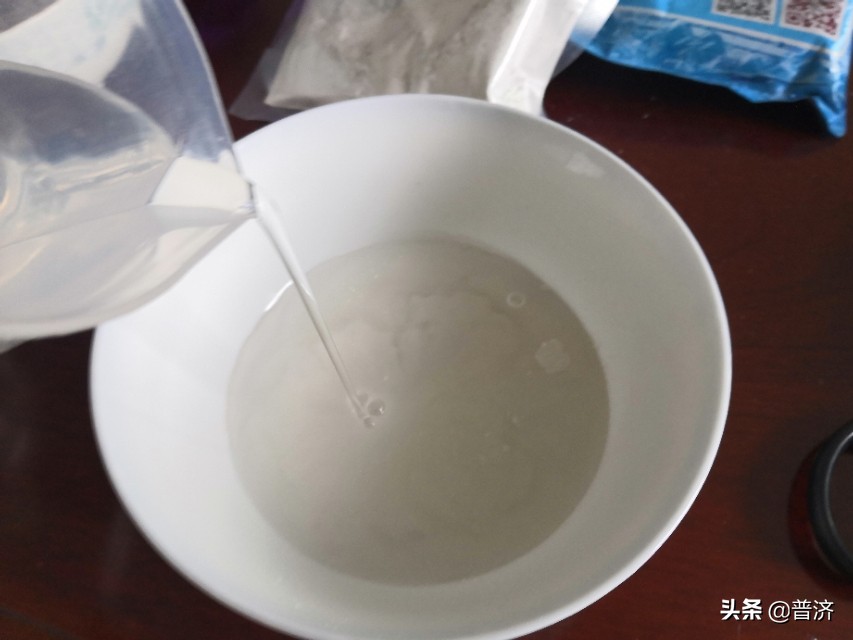 凉粉怎么做冷饮好吃,自制低热量凉粉