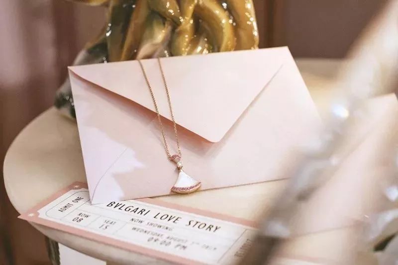 女友生日礼物,女友生日礼物实用高级