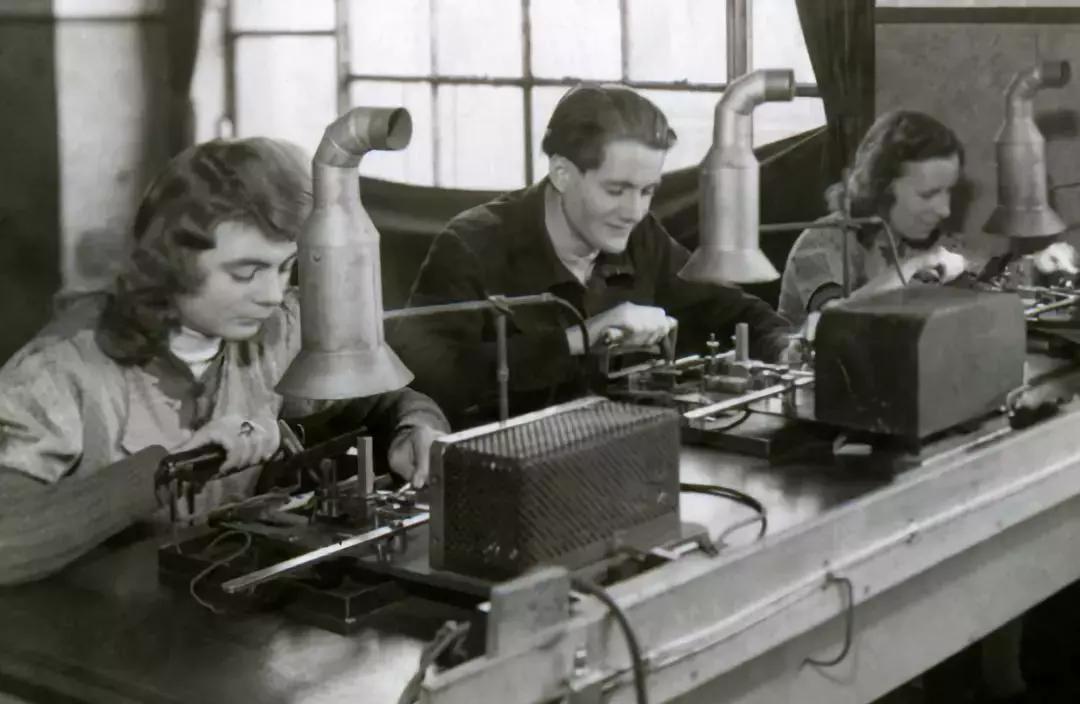 奢侈品品牌的集体焦虑：该对年轻人说点什么