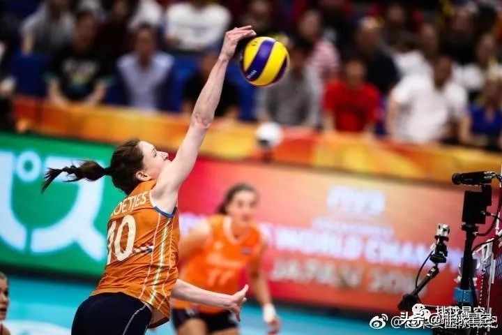 胡进扣球,胡进打排球
