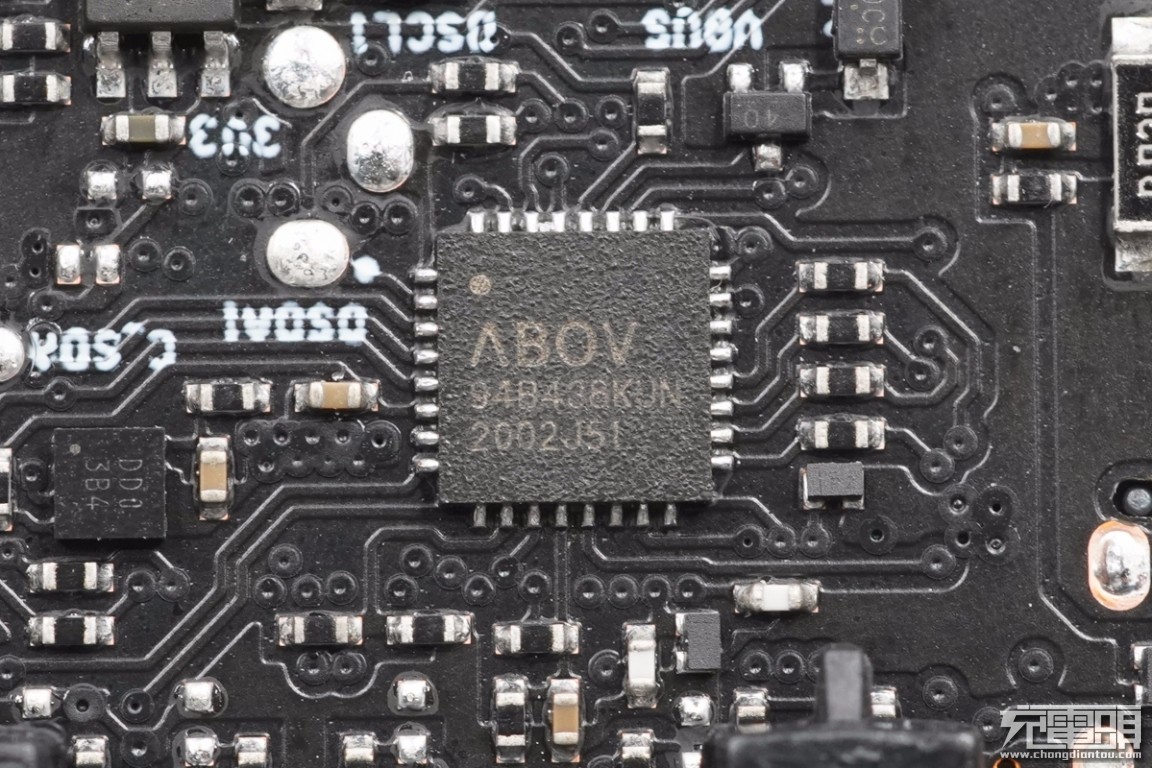 三星25w快充拆解视频,三星25w快充移动电源