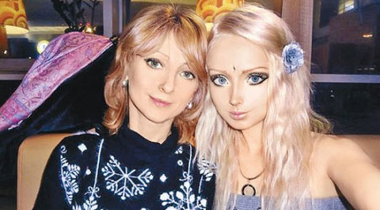 男子整容1000次整成虎人,男子整容13次整成超人