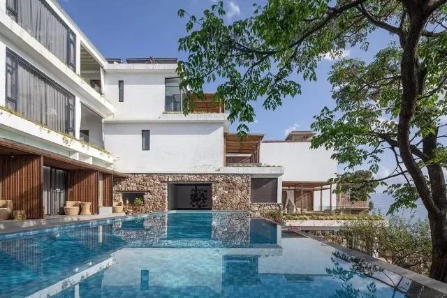 慢综艺之光拒绝剧本测评数十家“顶级”民宿，第一期就是浮云牧场