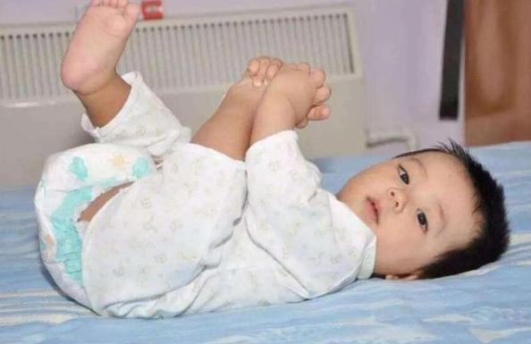 三岁孩子夜里还穿纸尿裤,4岁孩子夜里穿纸尿裤