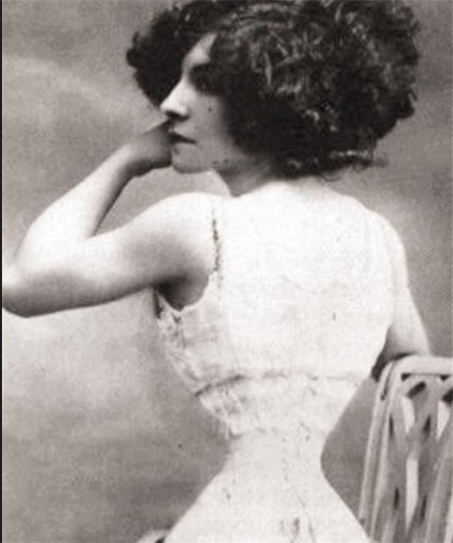 比束腰和裹脚更可怕的是什么,比裹脚和束腰更可怕的是什么