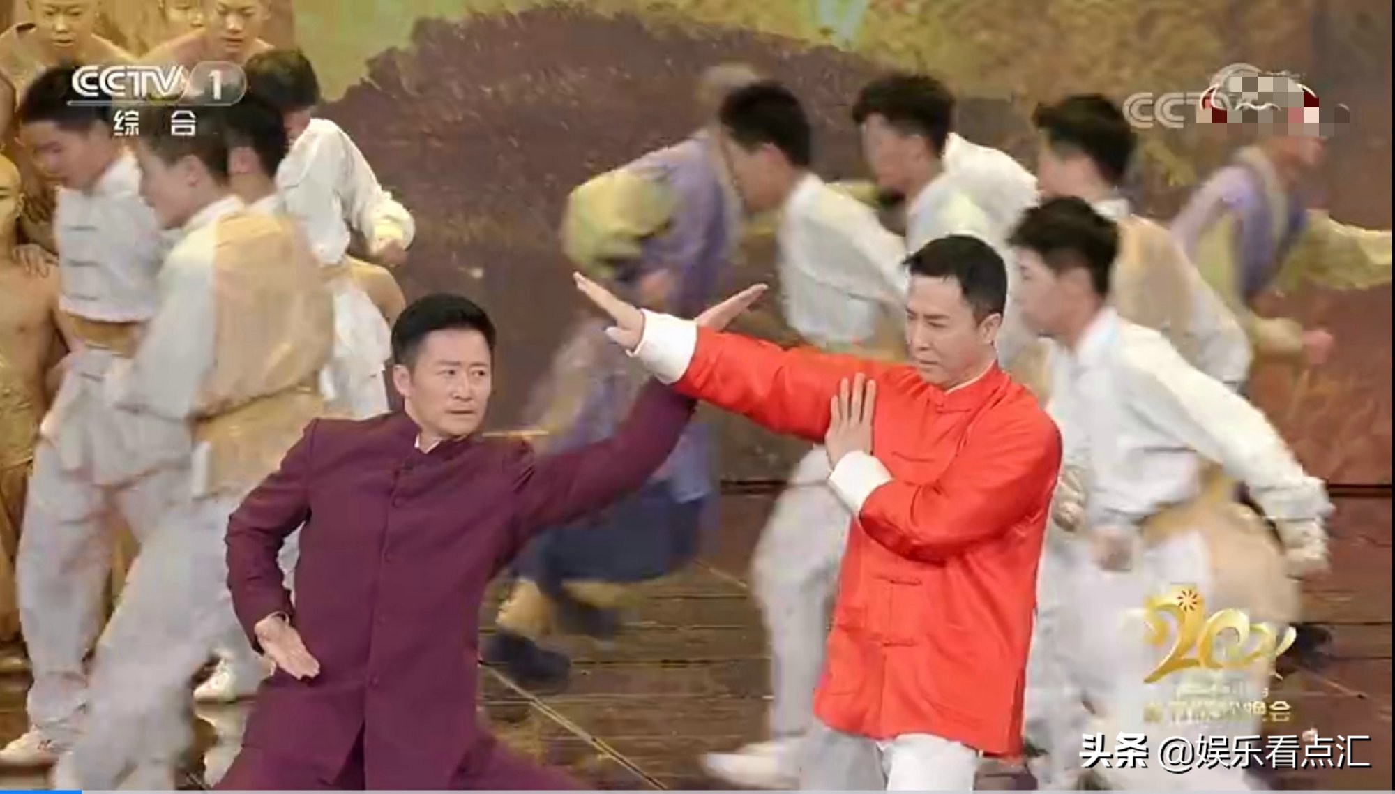 谢霆锋与霍汶希勾肩搭背,霍汶希晒和谢霆锋合照