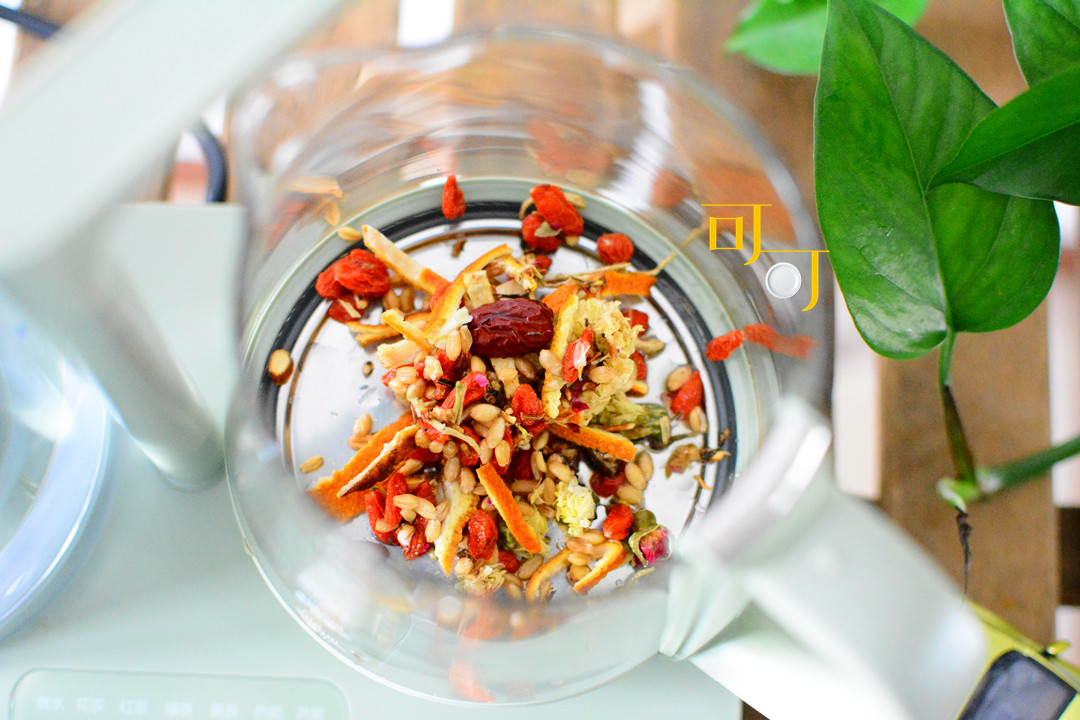 初夏清晨一杯茉莉花茶入心,初夏来一盏下关沱茶