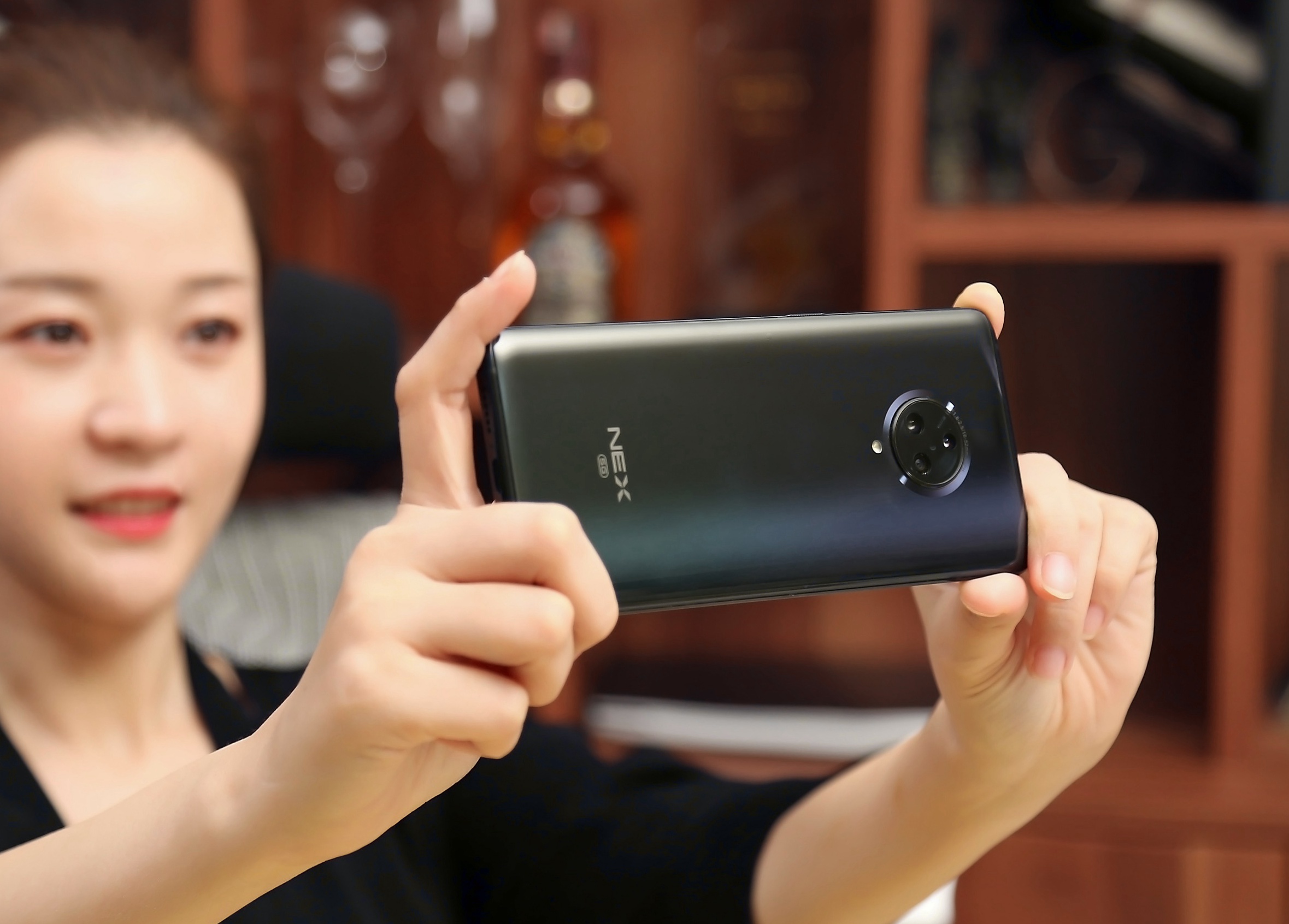 nex3和nex3s外观有什么区别,vivonex3对比华为mate30pro