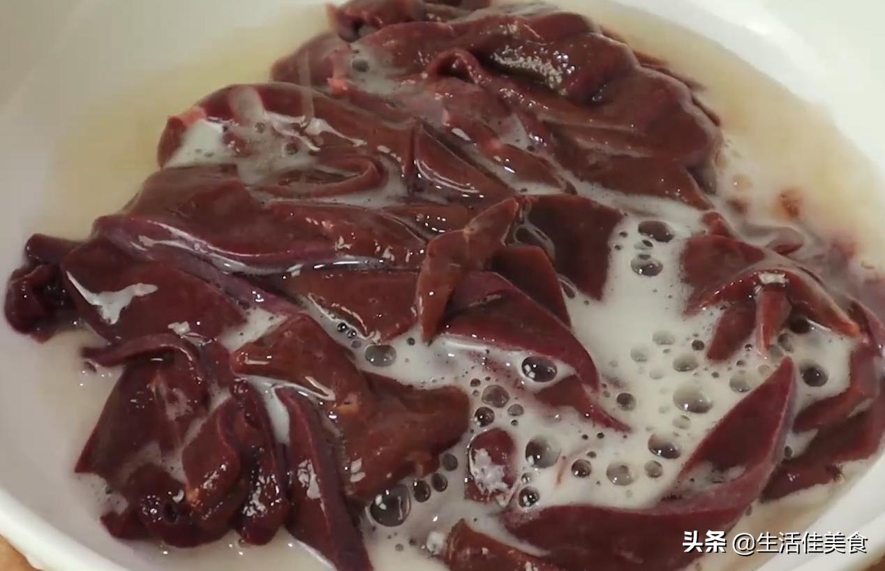 猪肝要怎样炒才会又脆又嫩,怎样才能使猪肝嫩滑