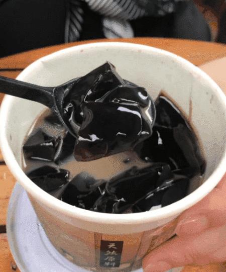 吃甜品就吃老字号龟苓膏,龟苓膏低卡甜品