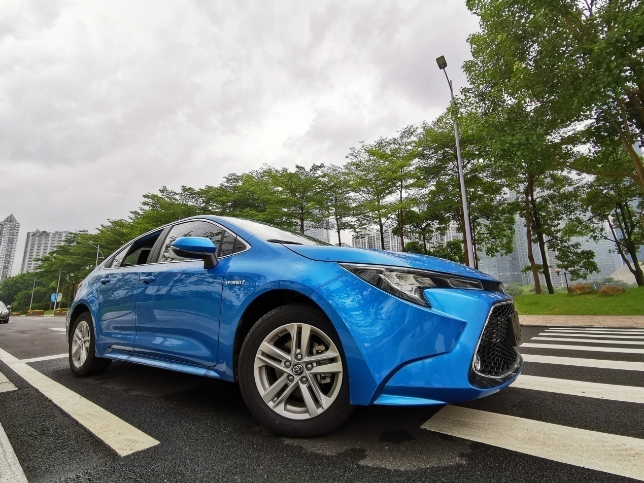 试驾雷凌1.2t豪华版值得买吗,2019丰田雷凌双擎试驾视频