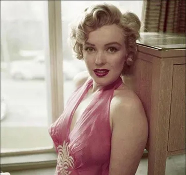 日本医生解剖梦露尸体，声称：心脏和肝脏都没有异常，非常干净