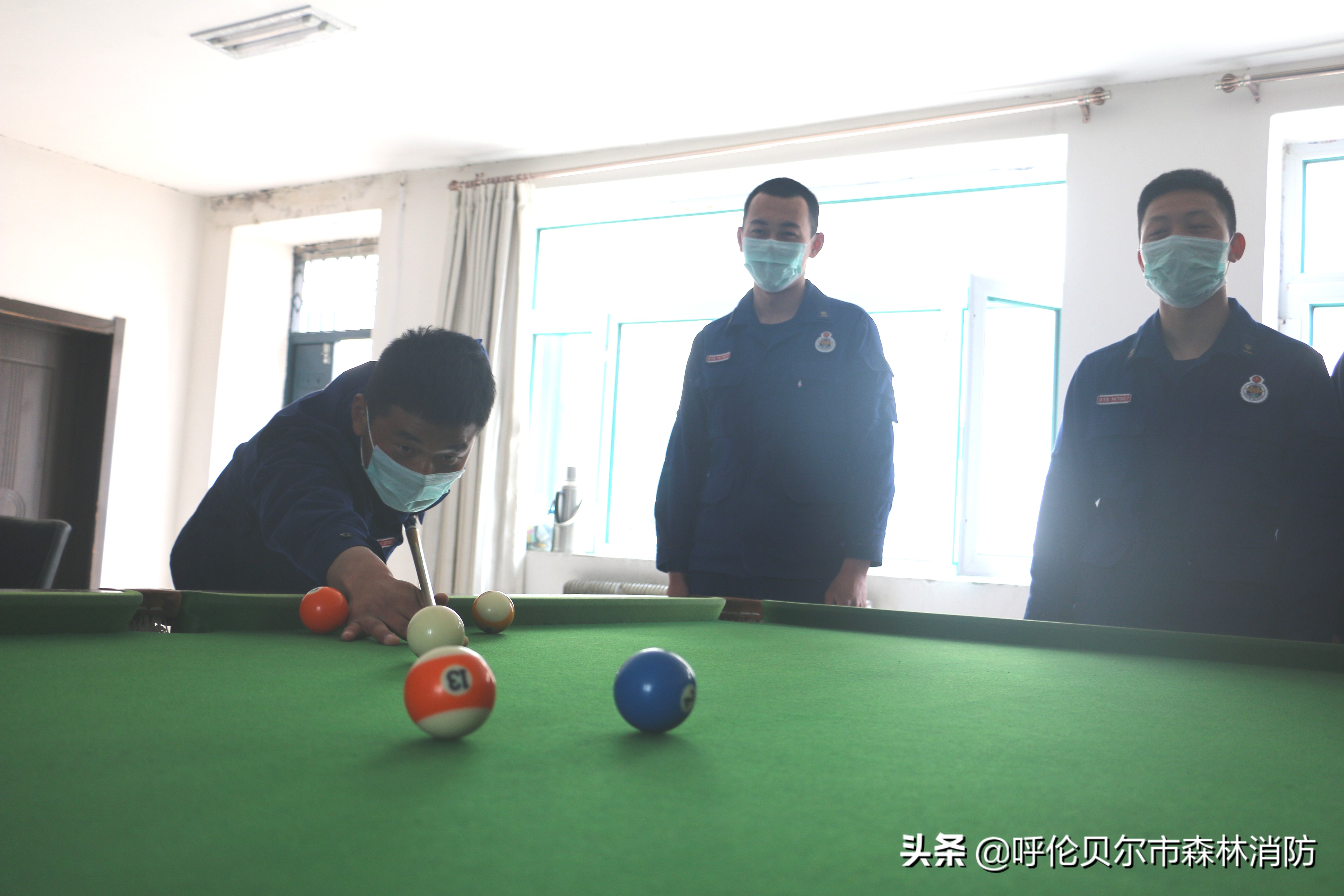 森林消防员纪录片片段,森林消防五一假期坚守岗位