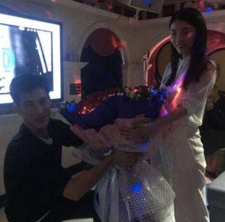 男友明目张胆劈腿,男友无情劈腿