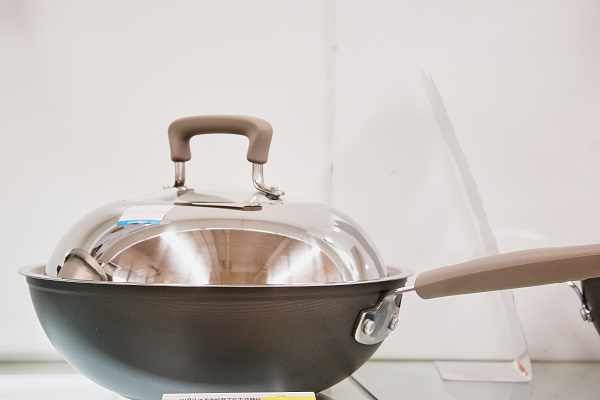 不粘锅会致癌是真的假的,不粘锅吃了致癌