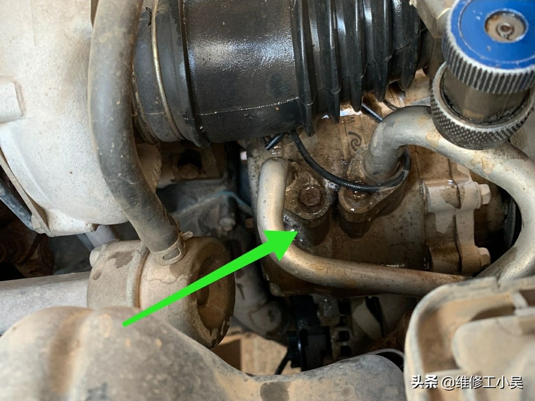 空调修理师傅泄漏氟利昂,汽车空调管道漏氟维修多少钱