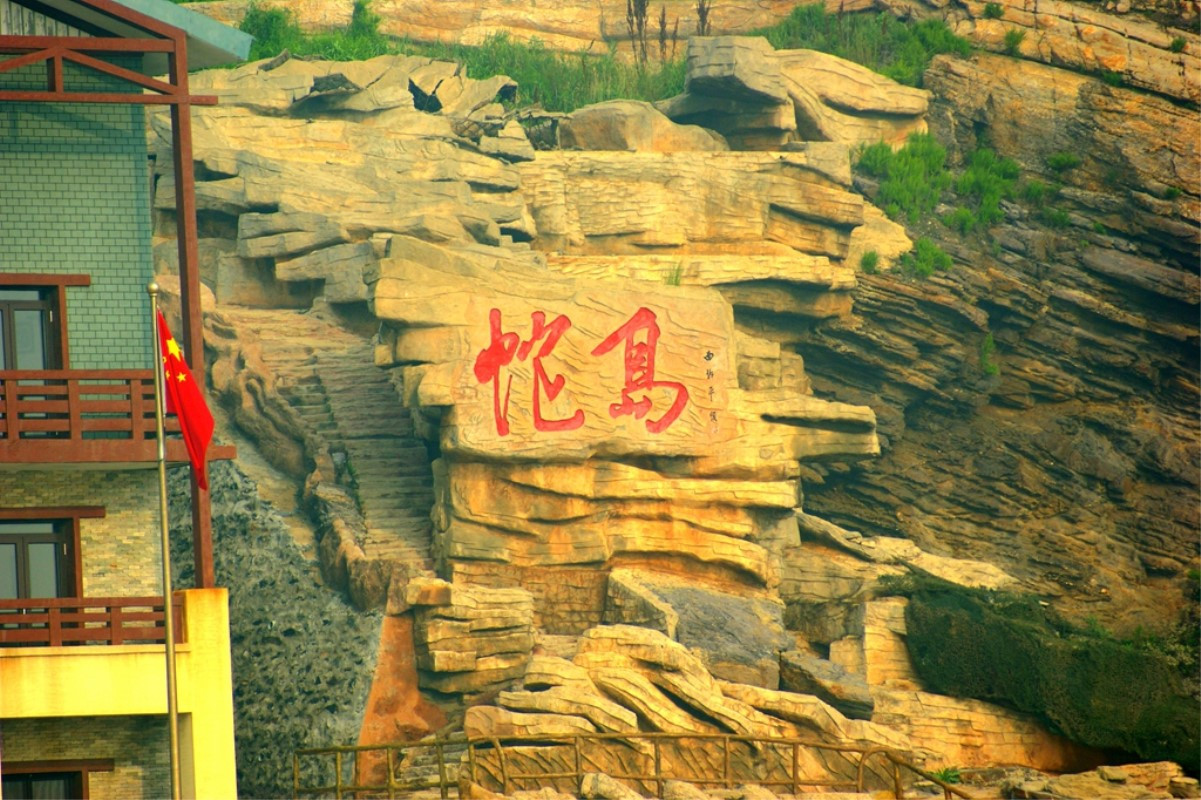 岛上有两万条蛇丢两只蜜獾会咋样,巴西蛇岛上放10只蜜獾会怎么样