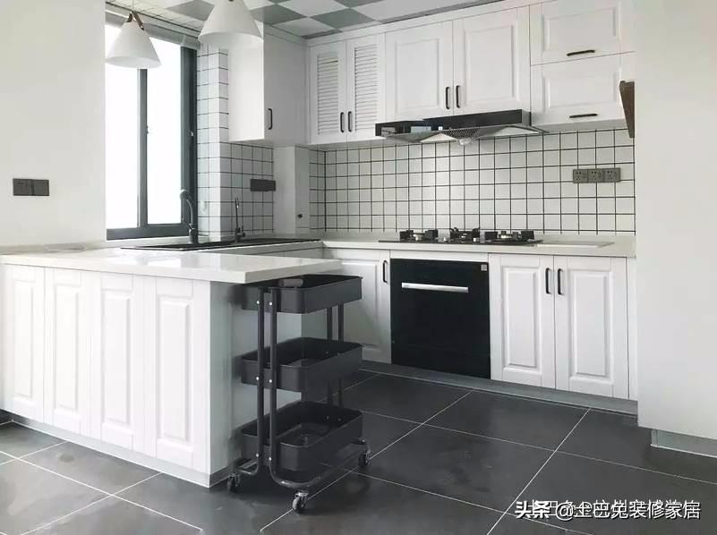 两夫妻的第1套房，榻榻米落灰、冰箱门打不开、下雨地漏反味…