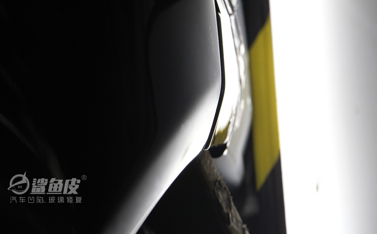 捷豹xfl内翼子板内衬脱落修复,捷豹xfl前叶子板维修