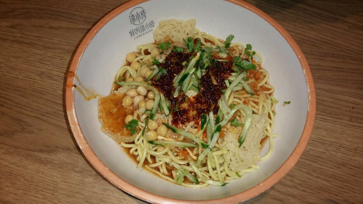 乌鲁木齐好吃的薄凉皮,乌鲁木齐当地人爱吃的凉皮