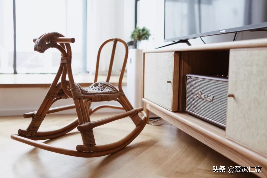 她买下32㎡上海老旧学区房，为女儿打造小桃园，20㎡超舒适大庭院