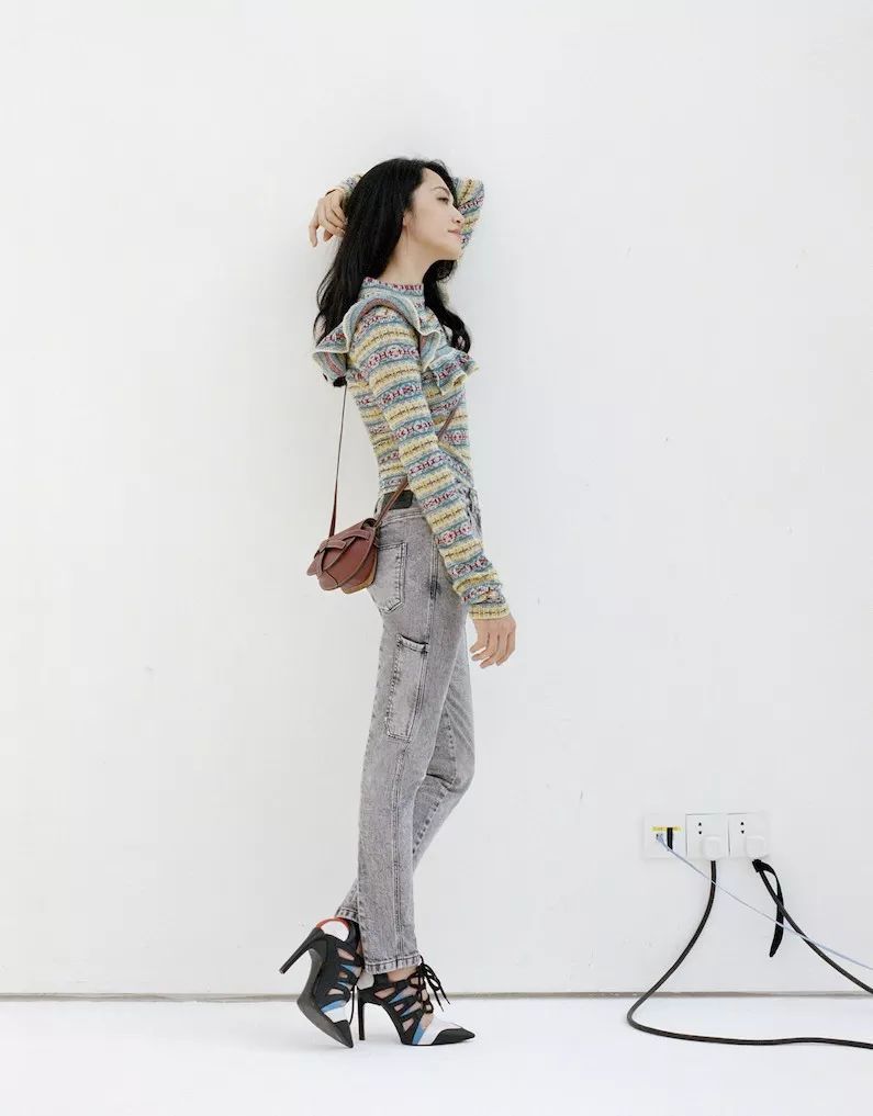 当代女生消费观名牌包,现代女士包