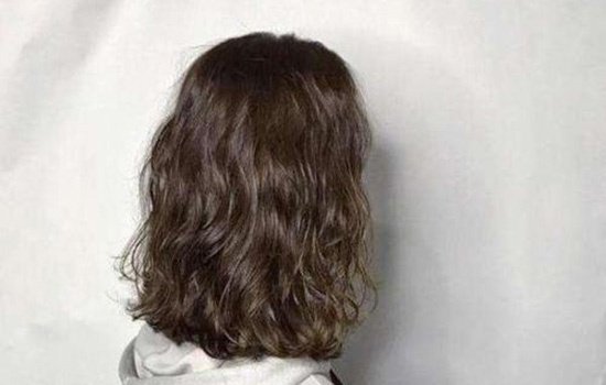 染完头发怎么恢复自然色,染发完如何保色头发蓬松