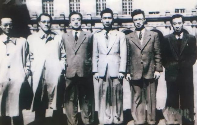 他是译毛*东泽**诗作第一人，93岁获国际最高奖，外国人靠他读懂毛诗