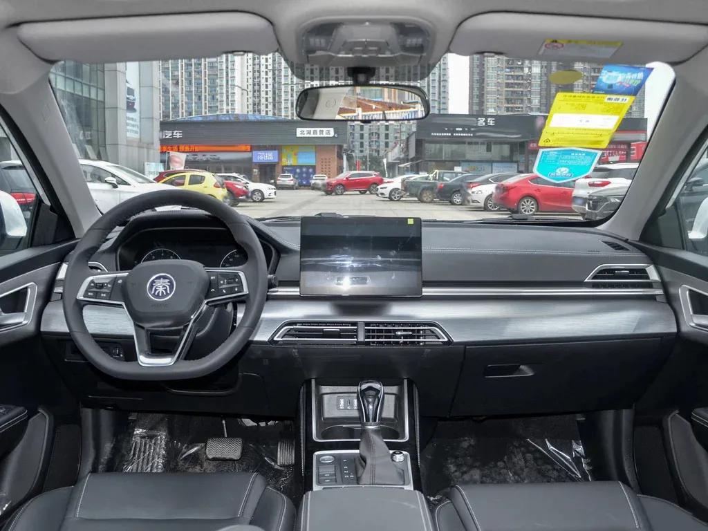 10万左右的车值得买吗,10万买桑塔纳还是朗逸