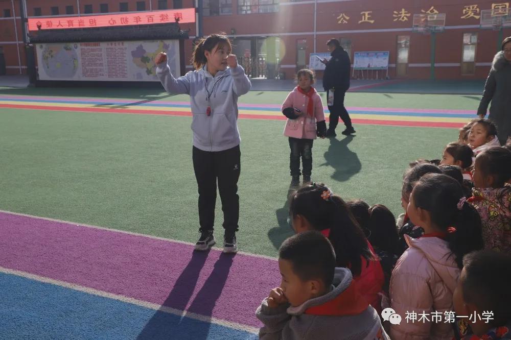 神木第一小学拔河比赛,小学体育优质课简报